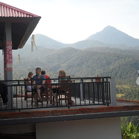 One Homestay And Warung Munduk エクステリア 写真