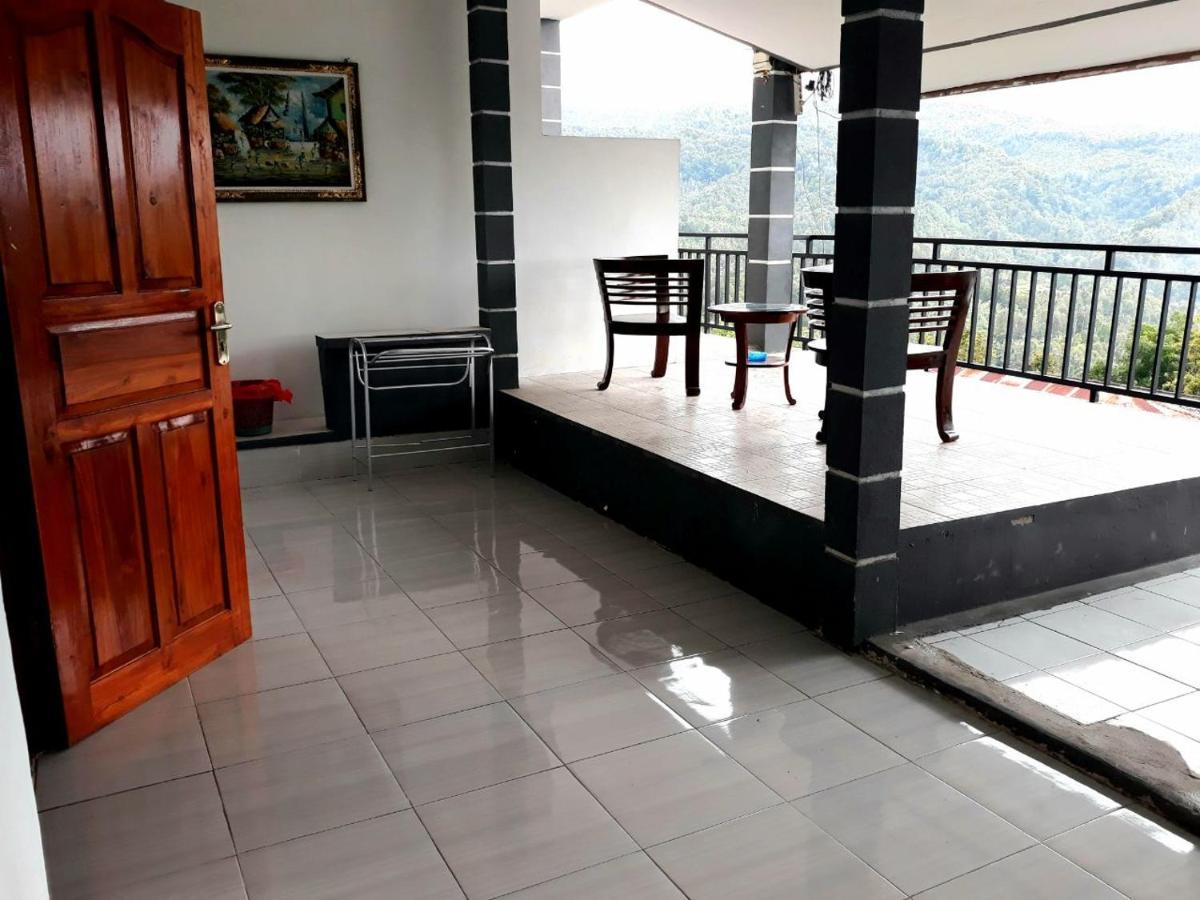 One Homestay And Warung Munduk エクステリア 写真