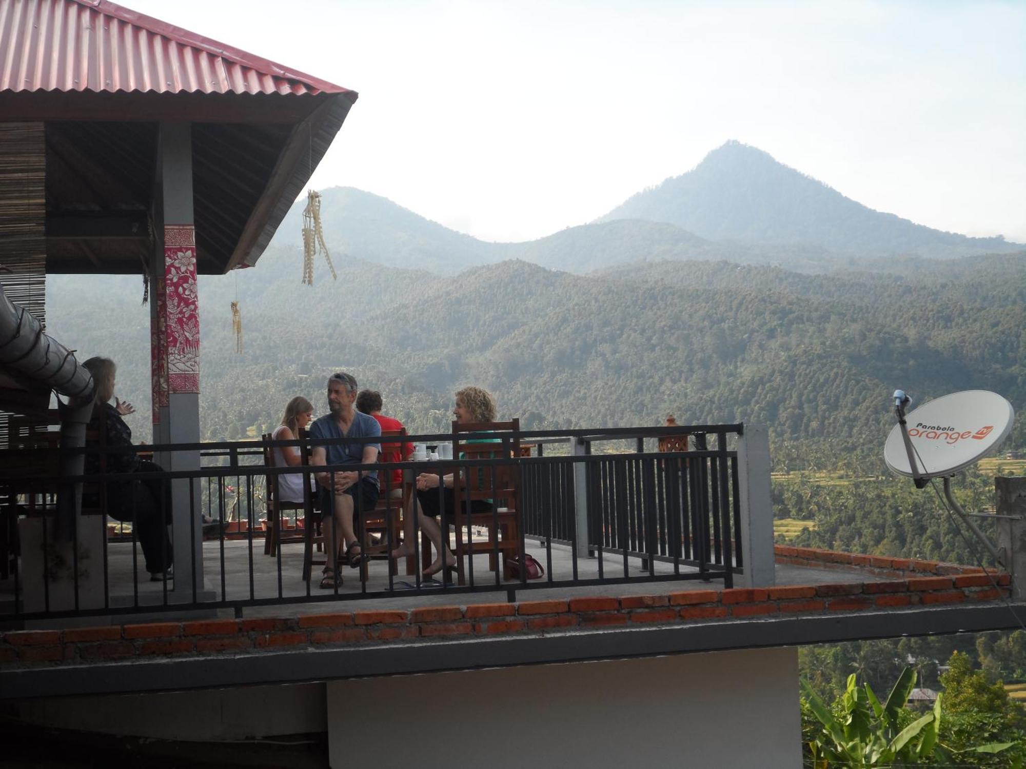 One Homestay And Warung Munduk エクステリア 写真