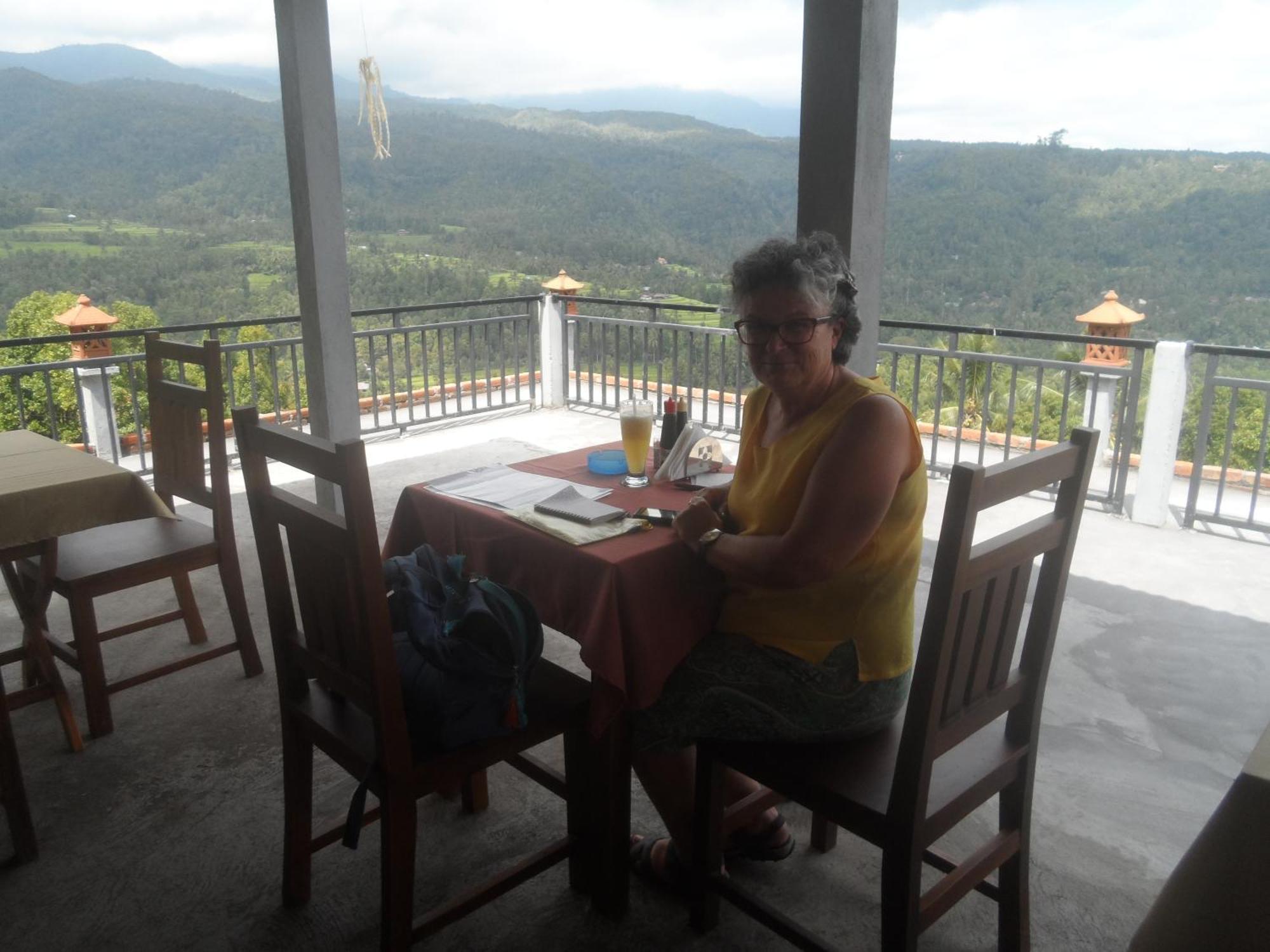 One Homestay And Warung Munduk エクステリア 写真
