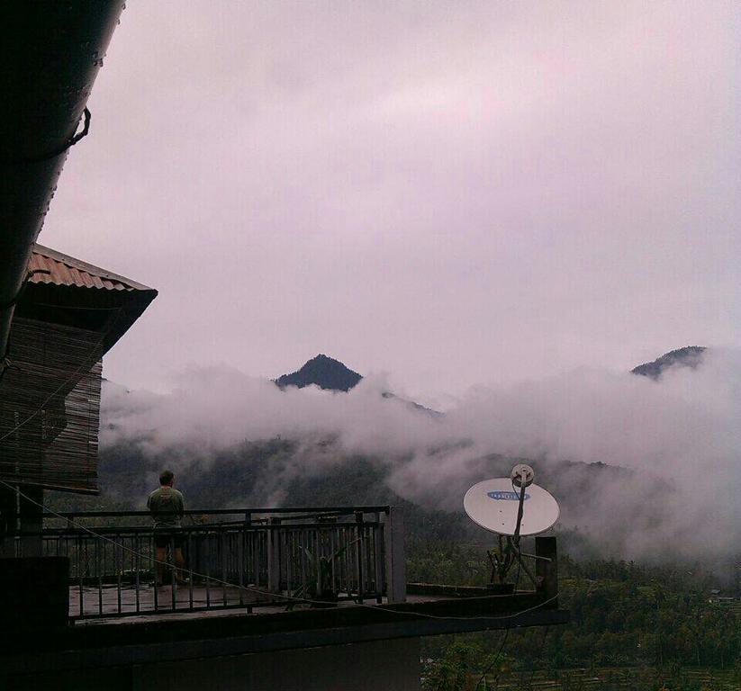 One Homestay And Warung Munduk エクステリア 写真