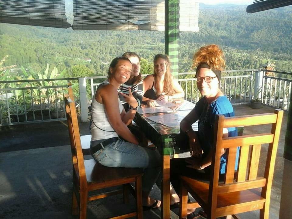 One Homestay And Warung Munduk エクステリア 写真