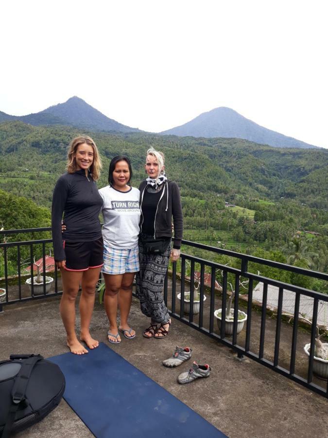 One Homestay And Warung Munduk エクステリア 写真